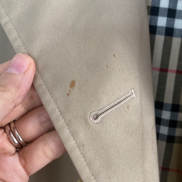 VIntage Authentic Burberry Trenchcoat - Picture 4 of 6